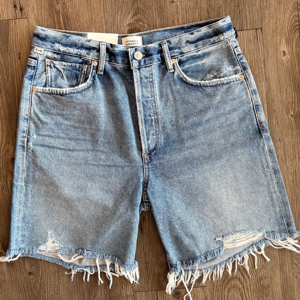 Citizens of Humanity Camilla denim cutoff shorts in Vanja size 28